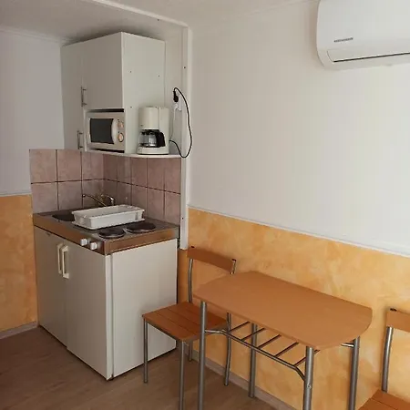 Aniko Apartmanhaz شقة Balatonföldvár